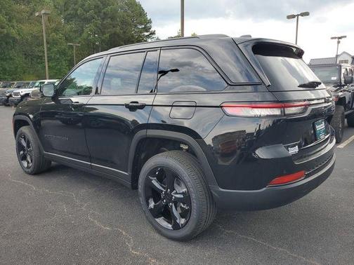 2025 Jeep Grand Cherokee Laredo