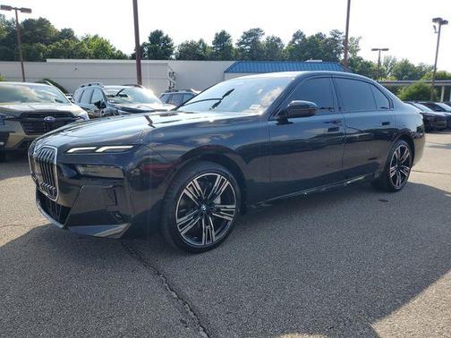 Black Sapphire Metallic 2023 BMW 740 i