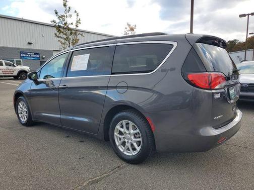 2020 Chrysler Voyager LX