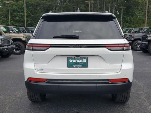 2025 Jeep Grand Cherokee Laredo