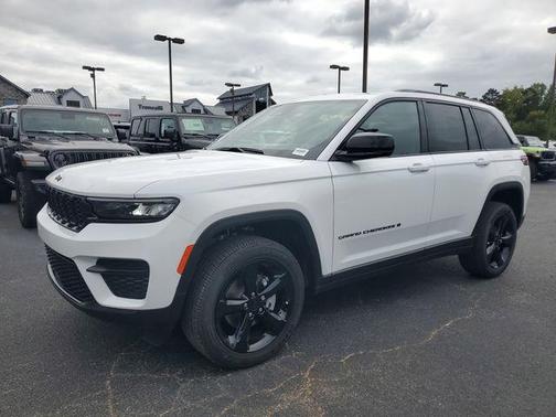 2025 Jeep Grand Cherokee Laredo