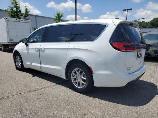 Bright White Clearcoat 2025 Chrysler Pacifica Select