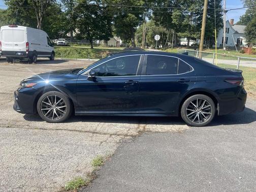 Aqua 2021 Toyota Camry SE