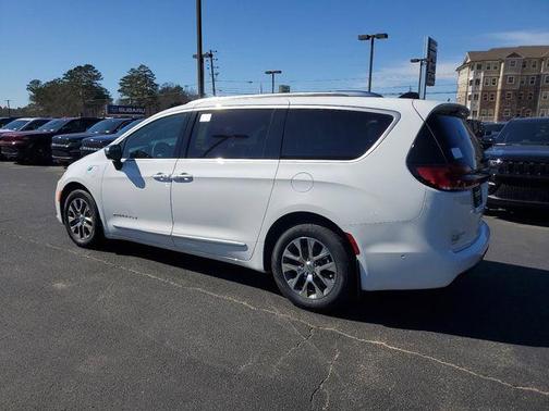 2025 Chrysler Pacifica Hybrid Pinnacle