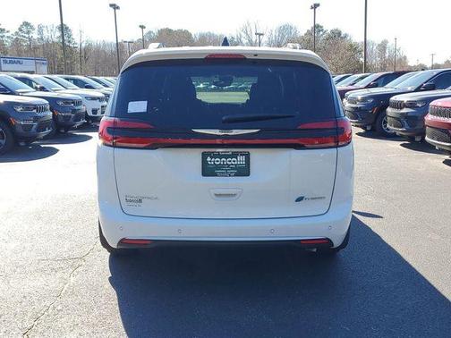 2025 Chrysler Pacifica Hybrid Pinnacle