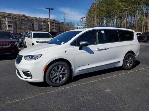 2025 Chrysler Pacifica Hybrid Pinnacle