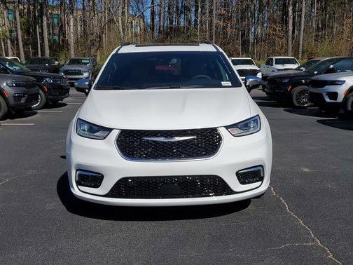 2025 Chrysler Pacifica Hybrid Pinnacle