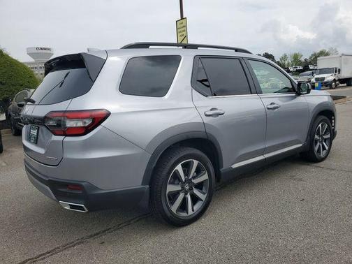 Lunar 2023 Honda Pilot Touring