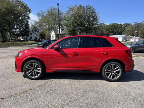 2022 Audi Q3 45 S line Premium