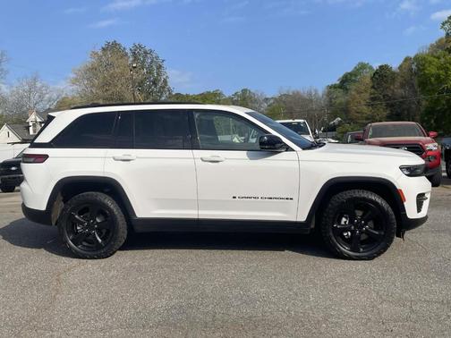 2024 Jeep Grand Cherokee Laredo