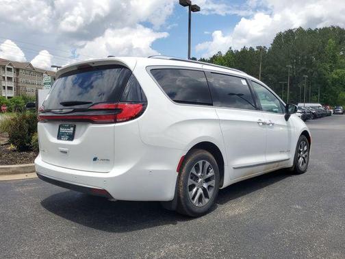 2025 Chrysler Pacifica Hybrid Pinnacle