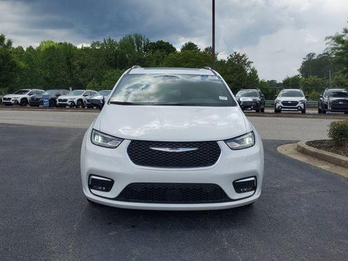 2025 Chrysler Pacifica Hybrid Pinnacle