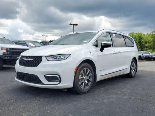 2025 Chrysler Pacifica Hybrid Pinnacle