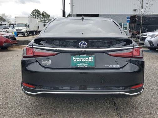 2022 Lexus ES 300h Ultra Luxury