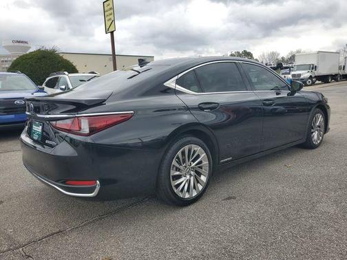 2022 Lexus ES 300h Ultra Luxury
