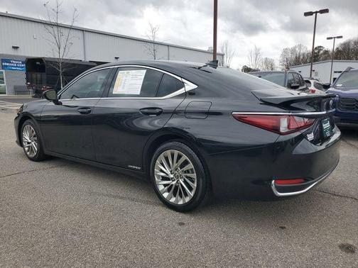 2022 Lexus ES 300h Ultra Luxury