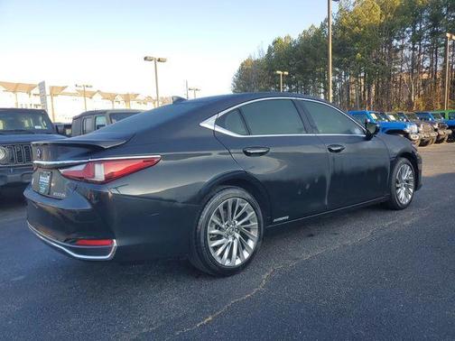 2022 Lexus ES 300h Ultra Luxury