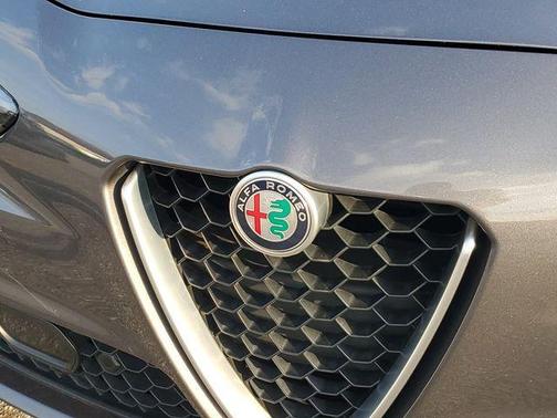 2017 Alfa Romeo Giulia Base