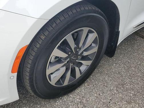 2023 Chrysler Pacifica Hybrid Limited