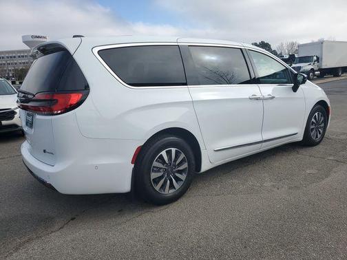 2023 Chrysler Pacifica Hybrid Limited