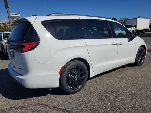 2026 Chrysler Pacifica Limited