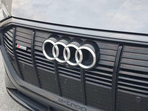 2021 Audi e-tron Premium Plus