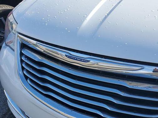 2016 Chrysler Town & Country Limited Platinum