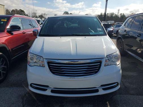 2016 Chrysler Town & Country Limited Platinum