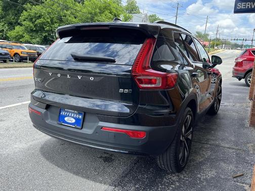 Onyx Black Metallic 2025 Volvo XC40 B5 Plus Dark Theme