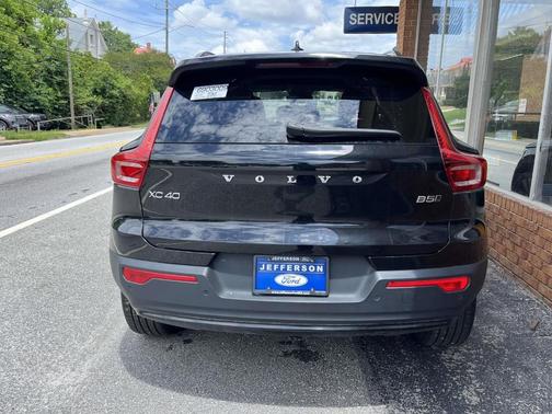 Onyx Black Metallic 2025 Volvo XC40 B5 Plus Dark Theme