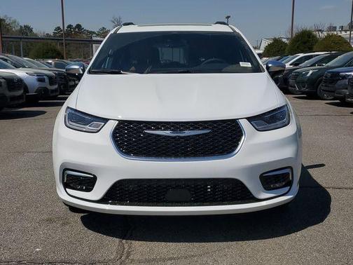 Bright White Clearcoat 2026 Chrysler Pacifica Pinnacle