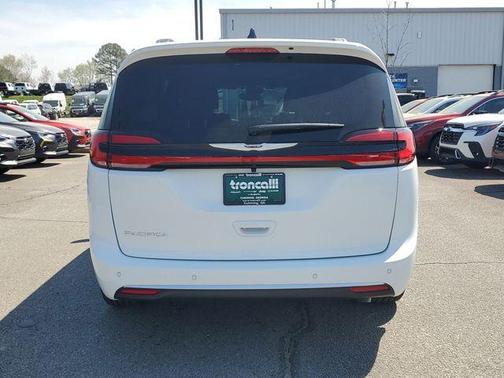 Bright White Clearcoat 2026 Chrysler Pacifica Pinnacle