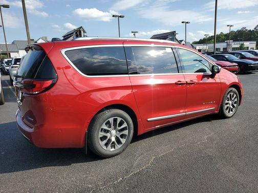 2025 Chrysler Pacifica Hybrid Pinnacle