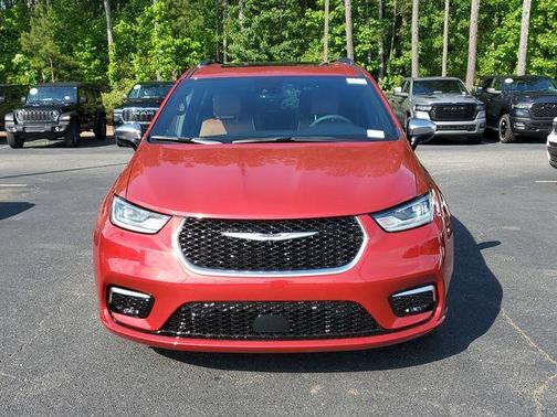 2025 Chrysler Pacifica Hybrid Pinnacle