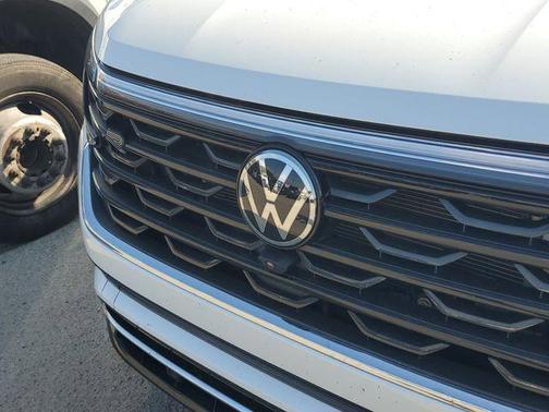 2024 Volkswagen Atlas Cross Sport 2.0T SEL Premium R-Line