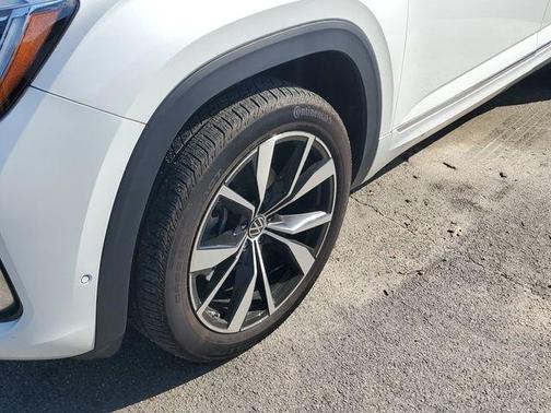 2024 Volkswagen Atlas Cross Sport 2.0T SEL Premium R-Line