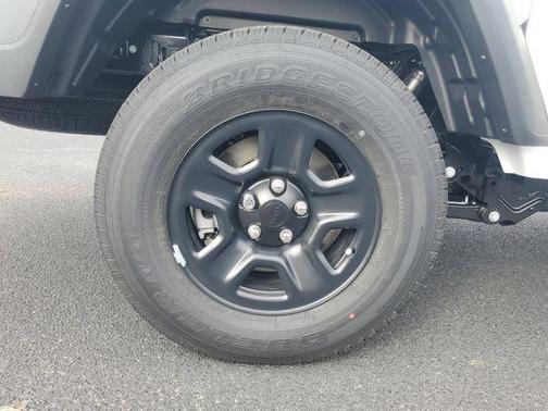 Bright White Clearcoat 2026 Jeep Gladiator Sport