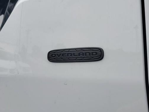 Bright White Clearcoat 2026 Jeep Cherokee Overland
