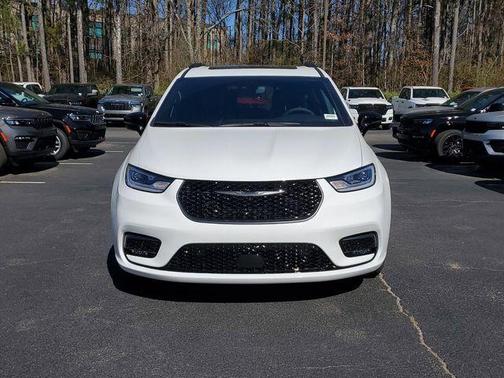 2025 Chrysler Pacifica Hybrid Select