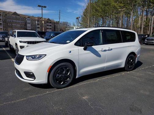 2025 Chrysler Pacifica Hybrid Select
