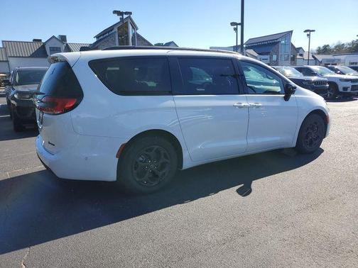 2025 Chrysler Pacifica Hybrid Select