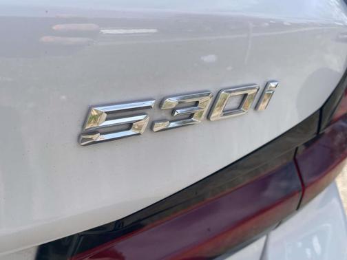 2022 BMW 530 i