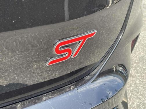 2022 Ford Edge ST