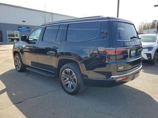 2025 Jeep Wagoneer Base