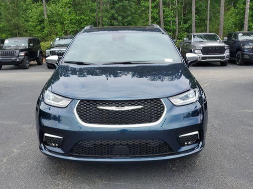 2025 Chrysler Pacifica Hybrid Pinnacle