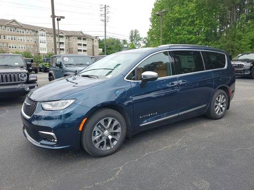 2025 Chrysler Pacifica Hybrid Pinnacle