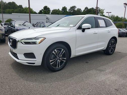 Ice White 2019 Volvo XC60 T6 Momentum