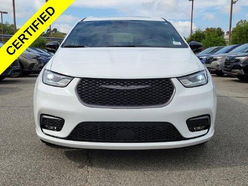 Bright White Clearcoat 2026 Chrysler Pacifica Select