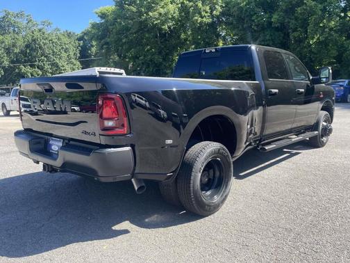 Diamond Black 2026 RAM 3500 Tradesman