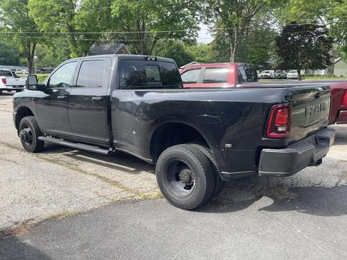 Diamond Black 2026 RAM 3500 Tradesman